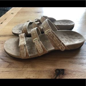 Vionic Aubrey sandals, like new, sz 8